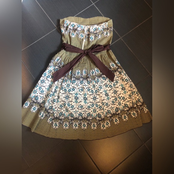 Host Pick! 🤩Strapless sweetheart bell shaped floral dress (size small) - Picture 2 of 9